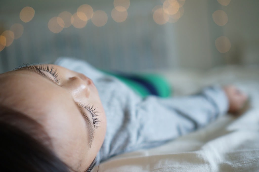 Quand mettre le bébé sur le tapis d'éveil ?